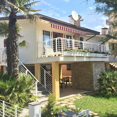 Дом отдыха Ferienhaus Fuer 5 Personen Ca 32 Qm In Bibione, Adriakueste Italien Und Umgebung Бибионе